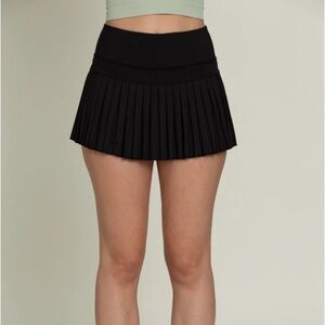 Gold Hinge Black Pleated Tennis Skirt
